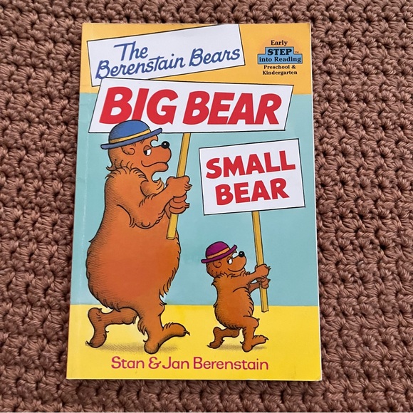 Berenstein Bears Book Bundle 3 Books with Vintage Mama Bear Figurine - Picture 7 of 13